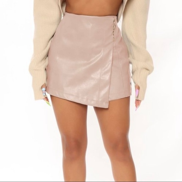 NEW TRENDY NUDE BLUSH PINK FAUX LEATHER ZIPPER ACCENTED SKORT SMALL MEDIUM LARGE - Picture 1 of 14